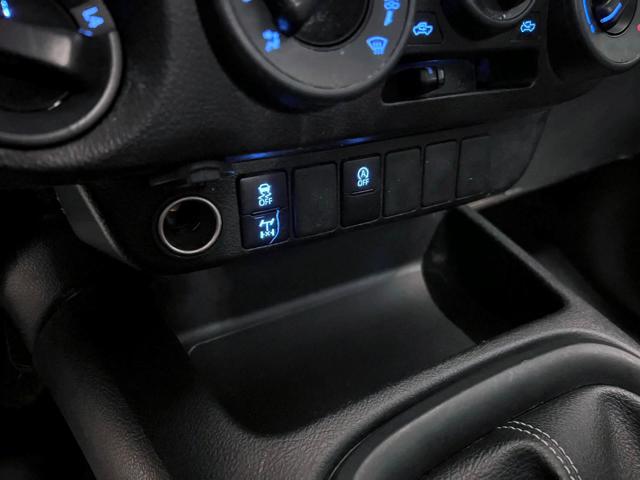 TOYOTA Hilux usata, con Specchietti laterali elettrici