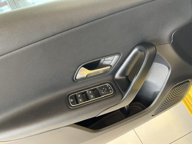 MERCEDES-BENZ A 200 usata, con Sistema di navigazione