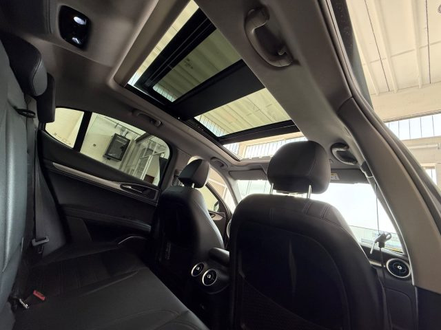 ALFA ROMEO Stelvio usata, con Carica per smartphone a induzione