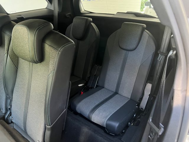 PEUGEOT 5008 usata, con Bracciolo