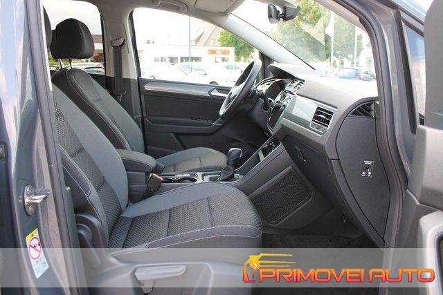 VOLKSWAGEN Touran usata, con Autoradio