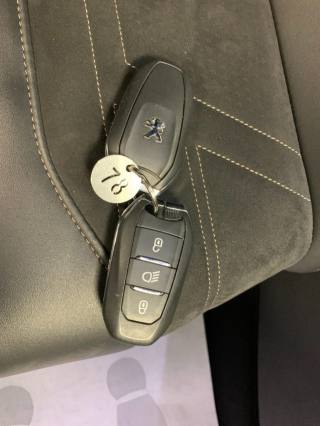 PEUGEOT 3008 usata, con Volante multifunzione