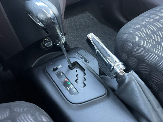 TOYOTA iQ usata, con Boardcomputer