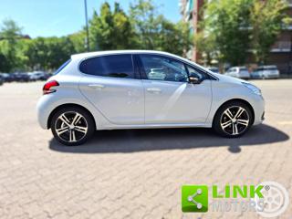 PEUGEOT 208 usata, con Autoradio