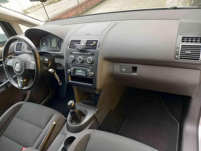 VOLKSWAGEN Touran usata, con Servosterzo