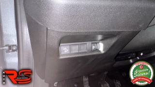 JEEP Avenger usata, con USB
