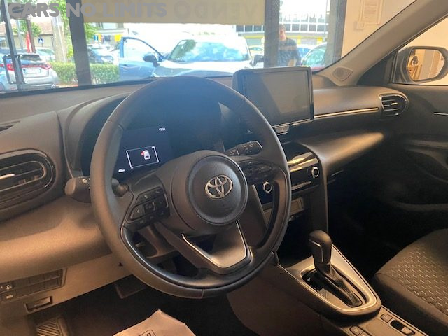 TOYOTA Yaris Cross usata, con Autoradio