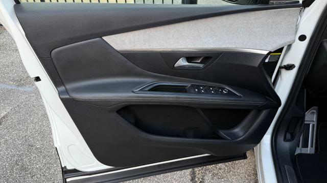 PEUGEOT 3008 usata, con Regolazione elettrica sedili