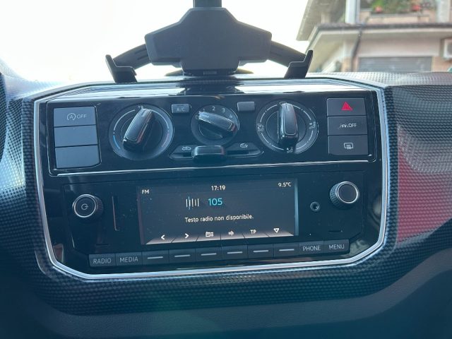 VOLKSWAGEN up! usata, con Autoradio