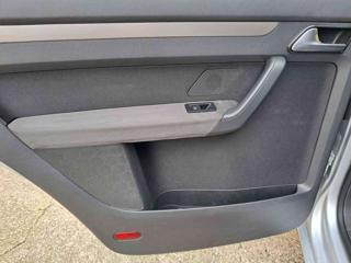 VOLKSWAGEN Touran usata 23