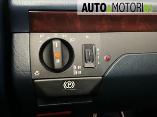 MERCEDES-BENZ E 200 usata, con Specchietti laterali elettrici