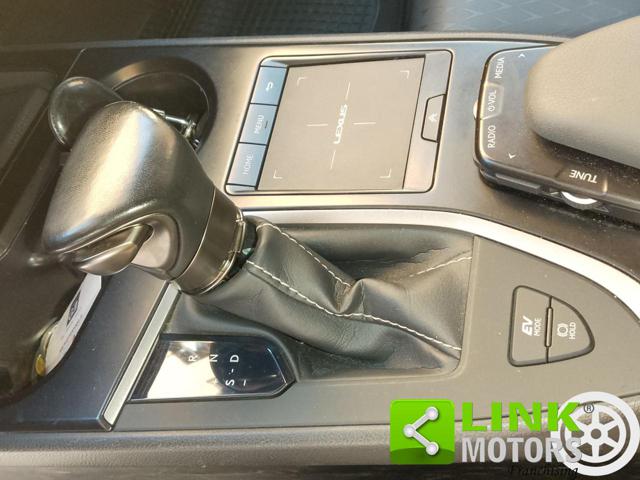 LEXUS UX 250h usata, con MP3