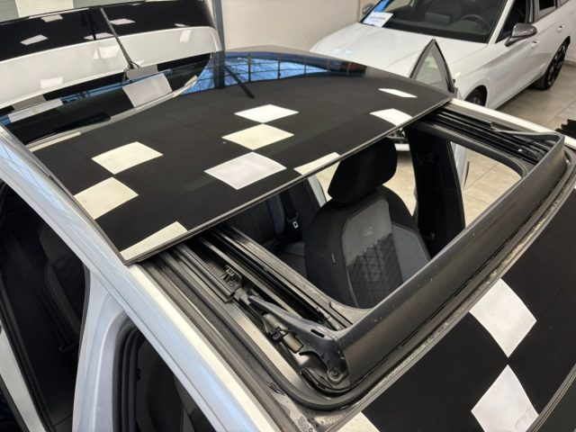 VOLKSWAGEN Taigo usata, con Airbag