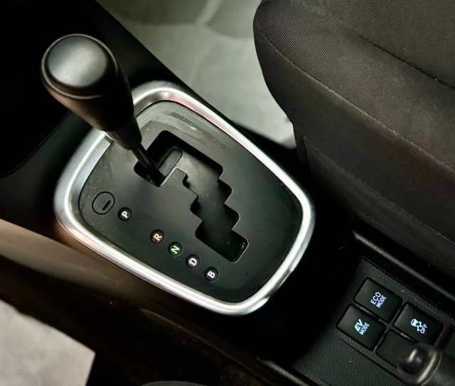 TOYOTA Yaris usata, con Volante in pelle