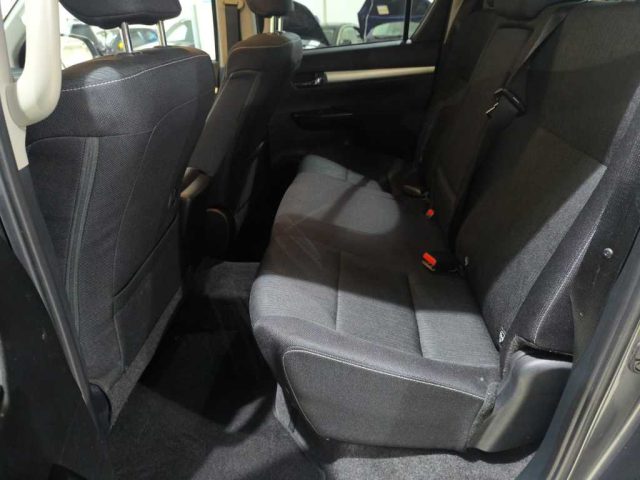 TOYOTA Hilux usata, con Autoradio digitale