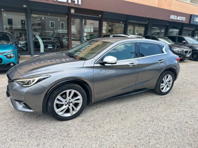 INFINITI Q30 usata, con Airbag laterali