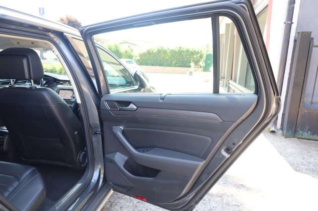 VOLKSWAGEN Passat Alltrack usata 133