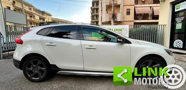 VOLVO V40 Cross Country usata, con Cerchi in lega