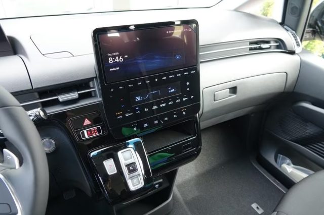 HYUNDAI Staria usata, con Volante multifunzione