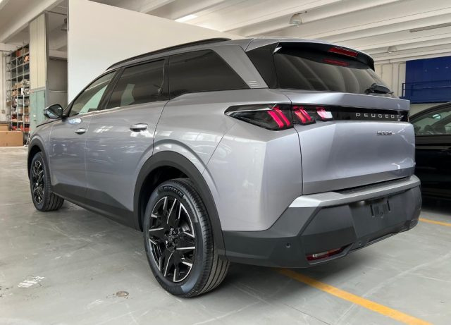 PEUGEOT 5008 usata, con Cerchi in lega