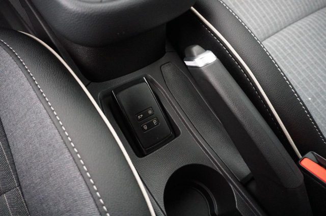 RENAULT Clio usata, con Controllo elettronico della corsia