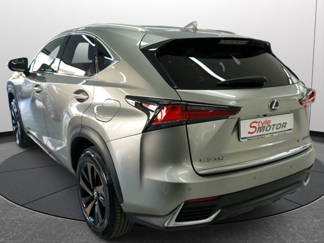 LEXUS NX 300h usata, con Autoradio digitale