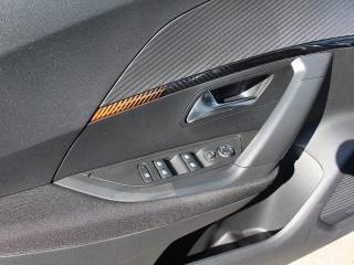 PEUGEOT 2008 usata, con Sensori di parcheggio posteriori