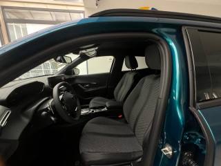 PEUGEOT 2008 usata, con Volante multifunzione