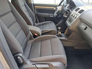 VOLKSWAGEN Touran usata, con Sedile posteriore sdoppiato