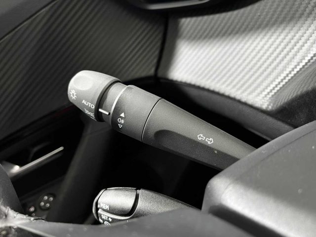 PEUGEOT 2008 usata 25