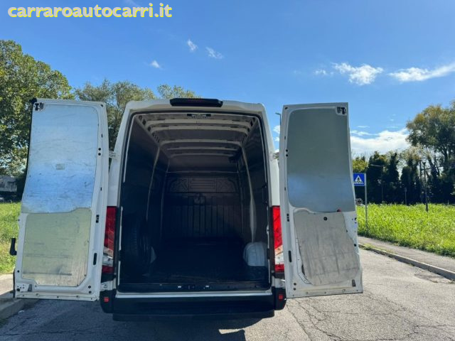 IVECO Daily usata, con Porta scorrevole