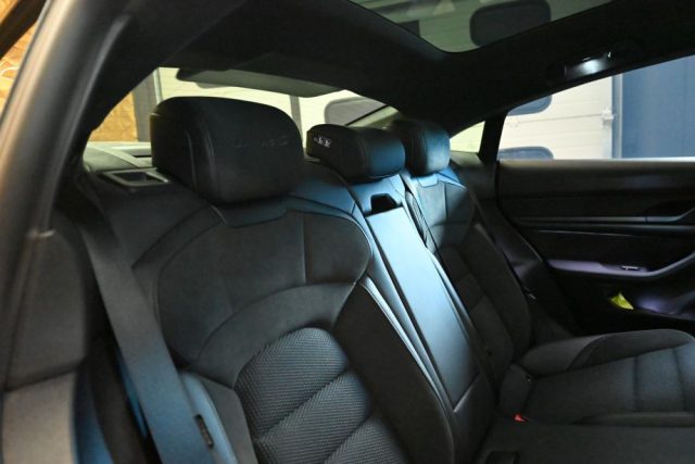 PORSCHE Taycan usata 34