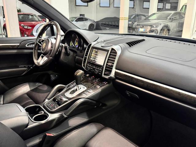 PORSCHE Cayenne usata, con Autoradio