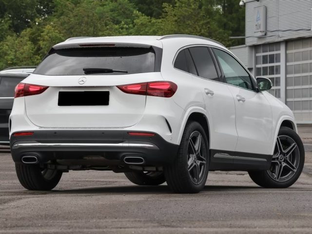 MERCEDES-BENZ GLA 180 usata, con Airbag