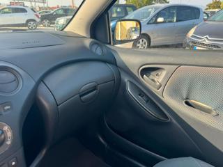 TOYOTA Yaris usata, con Lettore CD