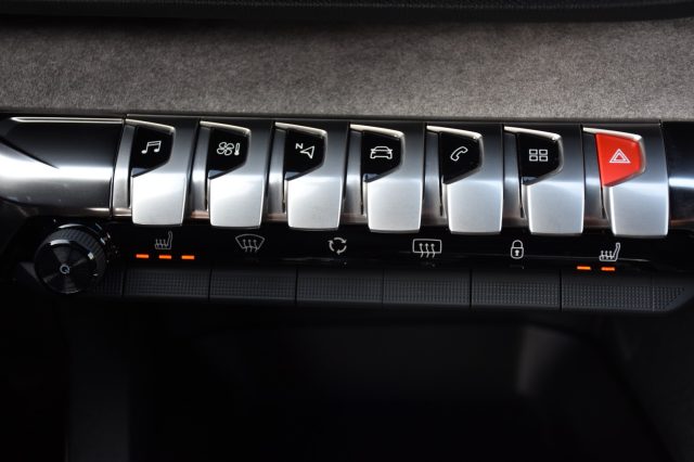 PEUGEOT 3008 usata, con Touch screen