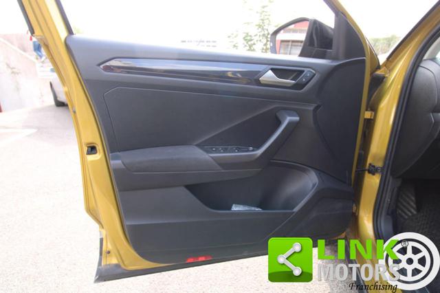 VOLKSWAGEN T-Roc usata, con Alzacristalli elettrici