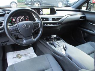 LEXUS UX 250h usata, con Sistema di navigazione