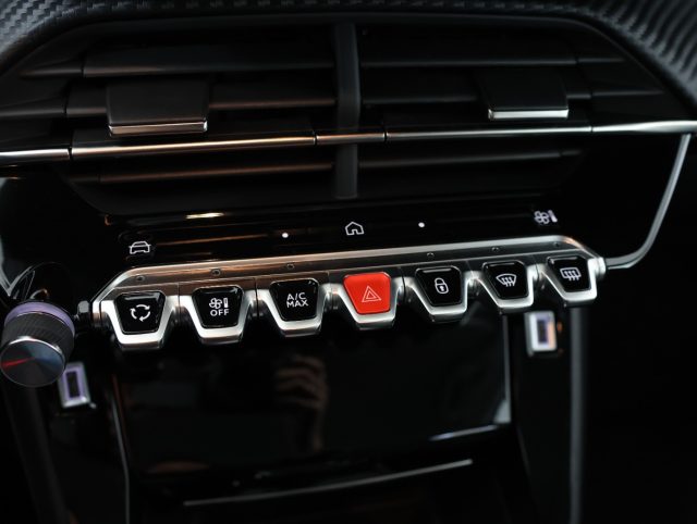 PEUGEOT 208 usata, con Sensore di pioggia