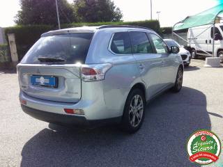 MITSUBISHI Outlander usata, con Autoradio