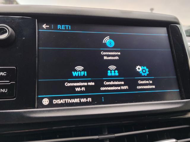 PEUGEOT 2008 usata, con Volante multifunzione