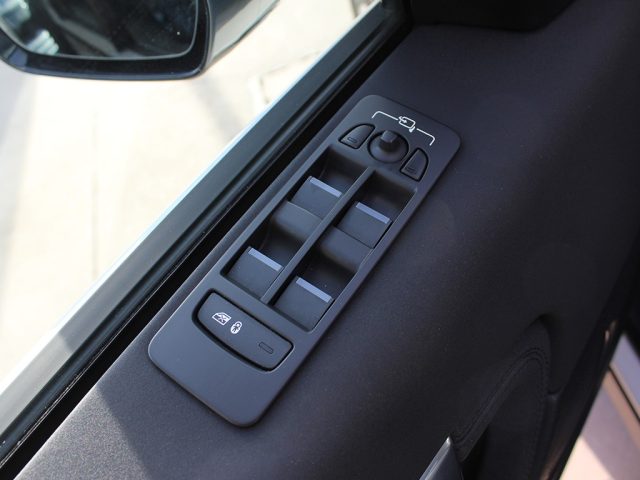 LAND ROVER Discovery Sport usata, con Volante in pelle