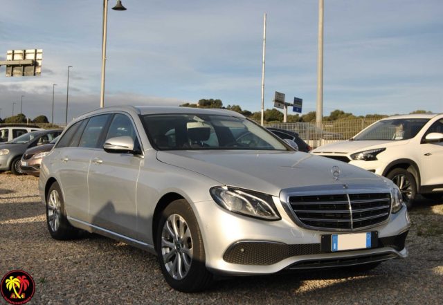 MERCEDES-BENZ E 220 usata, con Alzacristalli elettrici
