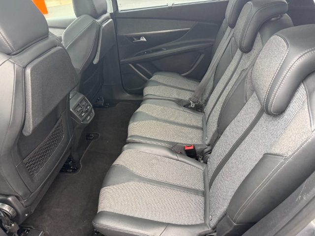 PEUGEOT 5008 usata, con Fendinebbia