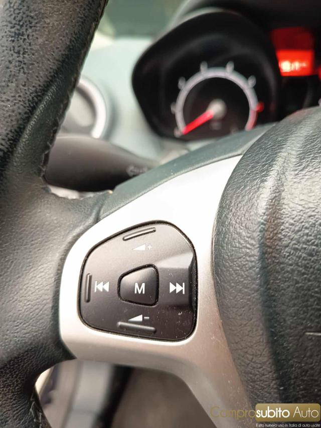 FORD Fiesta usata, con Specchietti laterali elettrici