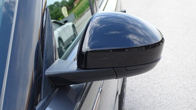 LAND ROVER Range Rover Velar usata, con Sedile posteriore sdoppiato