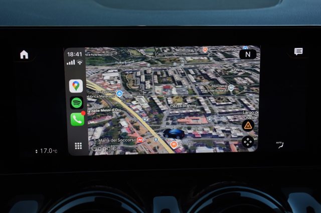 MERCEDES-BENZ GLA 200 usata, con Luci diurne LED