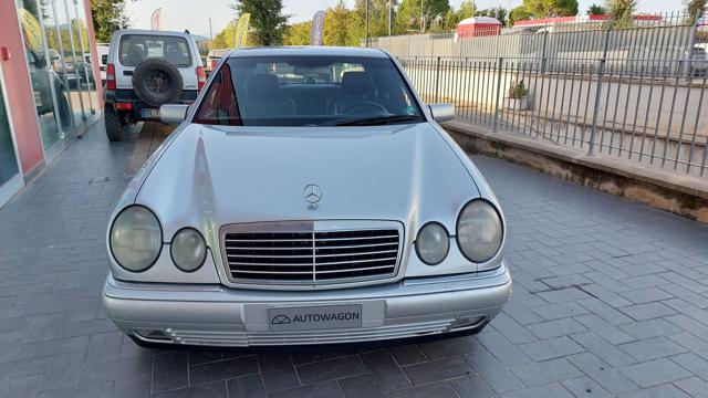 MERCEDES-BENZ E 200 usata, con Airbag