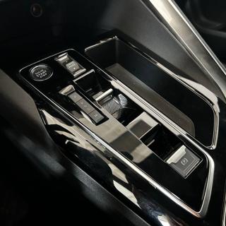 PEUGEOT 5008 usata, con Leve al volante