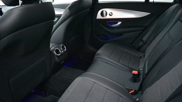 MERCEDES-BENZ E 220 usata, con Interni in pelle